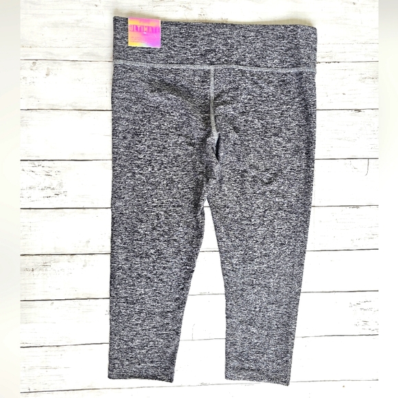 NEW 2015 Victoria's Secret PINK ULTIMATE Gray Yoga Crop Leggings Hidden Pocket - Picture 2 of 7
